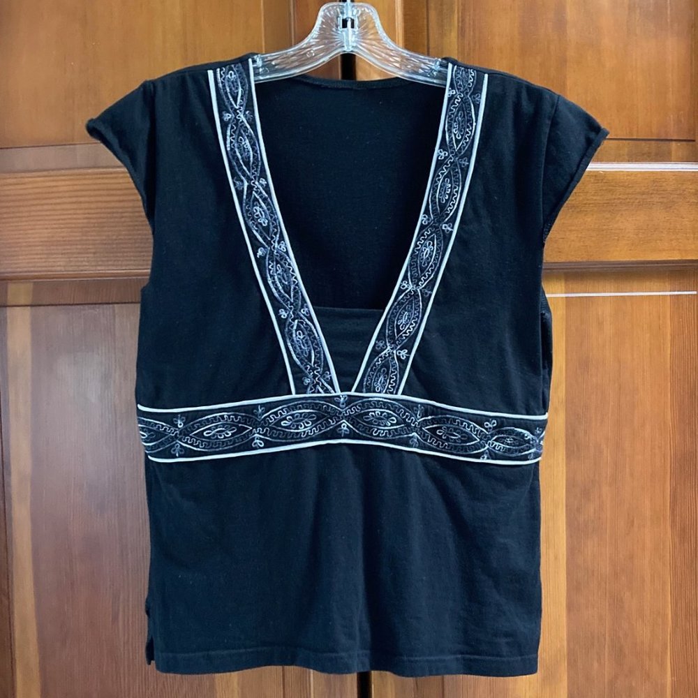 Black and white cap sleeve shirt with embroidery - cotton - Size Medium